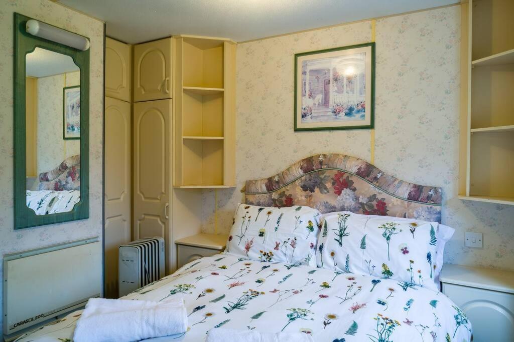 Wind In The Willows: Sleeps 4, Kitchen, Bathroom, Lounge, Wifi Napton on The Hill Екстериор снимка