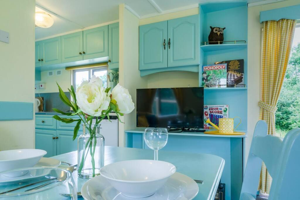 Wind In The Willows: Sleeps 4, Kitchen, Bathroom, Lounge, Wifi Napton on The Hill Екстериор снимка