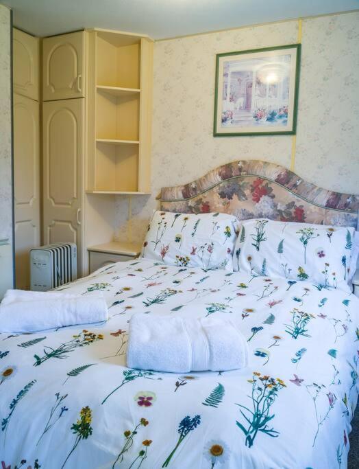 Wind In The Willows: Sleeps 4, Kitchen, Bathroom, Lounge, Wifi Napton on The Hill Екстериор снимка