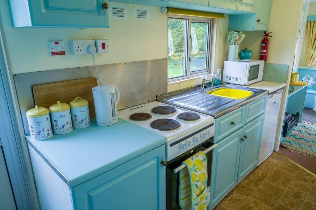 Wind In The Willows: Sleeps 4, Kitchen, Bathroom, Lounge, Wifi Napton on The Hill Екстериор снимка