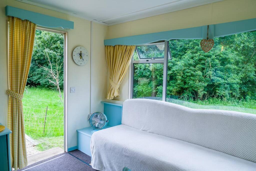 Wind In The Willows: Sleeps 4, Kitchen, Bathroom, Lounge, Wifi Napton on The Hill Екстериор снимка