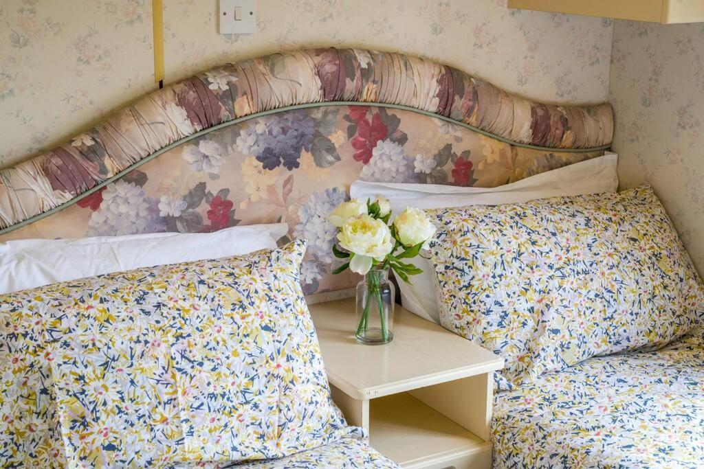 Wind In The Willows: Sleeps 4, Kitchen, Bathroom, Lounge, Wifi Napton on The Hill Екстериор снимка