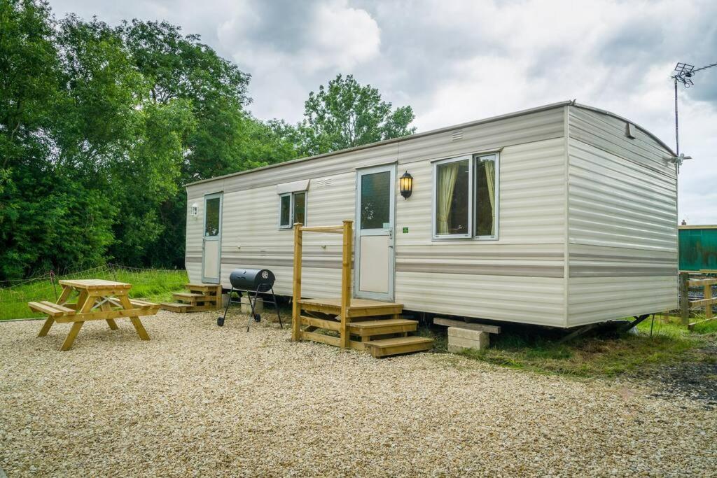 Wind In The Willows: Sleeps 4, Kitchen, Bathroom, Lounge, Wifi Napton on The Hill Екстериор снимка